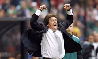 Mexico gia hạn hợp đồng tới 2018 với HLV Miguel Herrera