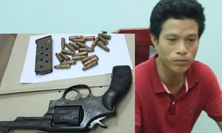 Lê Anh Dũng cùng tang vật. Ảnh: Công an Thanh Hóa cung cấp 