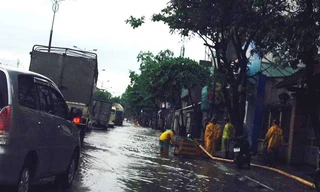 Tình trạng thoát nước mùa mưa của Hà Nội còn nhiều bất cập. Ảnh: Minh Tuấn