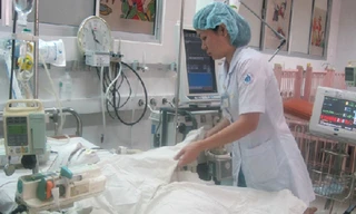 Bệnh viện Nhi Đồng 1 thường xuyên tiếp nhận những trẻ bị bỏng do các bé hiếu động hoặc người lớn bất cẩn. Ảnh minh họa: Lê Phương