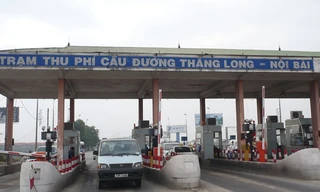  Theo Tổng cục Đường bộ Việt Nam, trạm thu phí cầu đường Thăng Long - Nội Bài đã hoạt động được 3 năm, nên việc tăng phí là hợp lý, nhưng chỉ được tăng 1,5 lần. Ảnh: Trọng Đảng