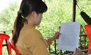 Nạn nhân Trần K.T với lá đơn yêu cầu khởi tố vụ án “làm nhục người khác”