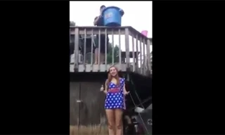 Gặp nạn vì “ăn theo” trào lưu đổ nước lạnh lên đầu