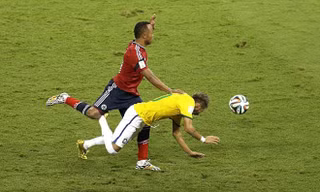 ĐỒ HỌA: Neymar đã dính chấn thương như thế nào?