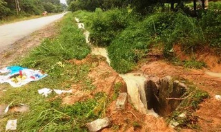 Đau đớn tiễn đưa an táng bé trai bị nước cuốn trôi