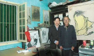 Nhà thơ Trần Vàng Sao và tác giả.Ảnh: T.N.A