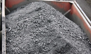 Tạm giữ tàu chở hơn 900 tấn than