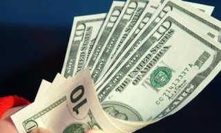 Giá USD tự do hạ nhiệt, ngân hàng vẫn kịch trần