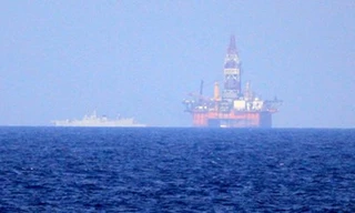 Giàn khoan Hải Dương 981 của Trung Quốc đặt trái phép trên vùng biển của Việt Nam.