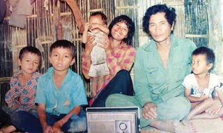 Tỉnh trưởng Fulro Tounéh Đen đưa vợ con ra hànga