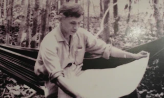 Tướng Lê Trọng Tấn nghiên cứu tình hình chiến trường miền Nam (năm 1965)