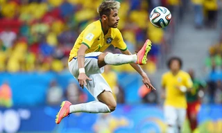 Neymar có nhiều đất diễn hơn khi chơi lệch trái. Ảnh: Getty Images