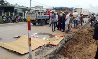 Bị xe tải cán qua, 2 mẹ con chị Mến tử vong tại chỗ