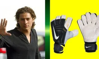 Bàn tay của Ochoa không có 6 ngón như tin đồn