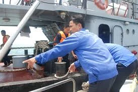 Nhiều tàu cá bị đâm ở Hoàng Sa trở về