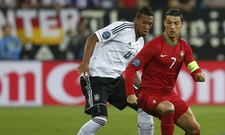 Áp lực kỳ vọng luôn đè nặng lên đôi vai Ronaldo (phải) ở những giải đấu lớn. ảnh: Getty Images 