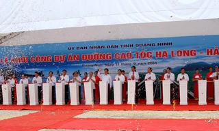 Thủ tướng Nguyễn Tấn Dũng nhấn nút khởi công dự án đường cao tốc Hạ Long-Hải Phòng. ảnh: Đỗ Hoàng