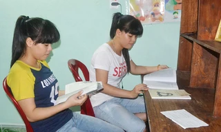 Hai chị em Thu Thảo và Cẩm Nhung. ảnh: N.C 