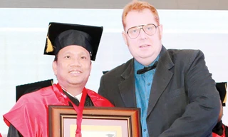 AHLĐ Hoàng Đức Thảo nhận bằng tiến sĩ danh dự