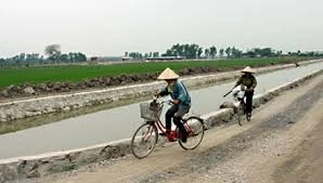 'Lật tung' các con đường nông thôn mới