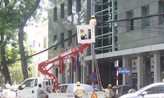 Ra quân dọn “rác trời” ở phố Quang Trung