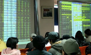 Hai sàn bật tăng trở lại trong phiên cuối tuần