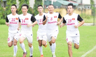 Tuyển Việt Nam bị 'hành xác' ngay buổi tập đầu