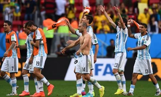 Kiểu tiến bước lầm lì của Argentina chưa làm CĐV nhà thỏa mãn. Ảnh: Getty Images