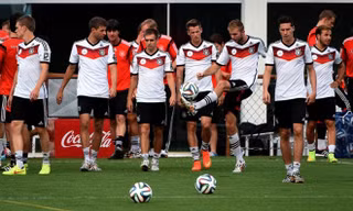 Đừng lóa mắt với Mannschaft!