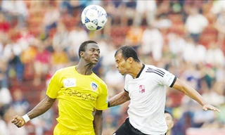 Đồng Nai (trắng) thắng đậm Quảng Nam nhờ lợi thế hơn người. Ảnh: A.Tài