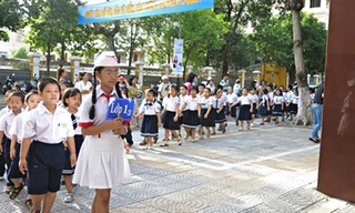 Bỏ chấm điểm để giảm áp lực cho HS Tiểu học, nhiều ý kiến cho rằng giáo viên phải công tâm trong đánh giá, nhận xét học sinh. 