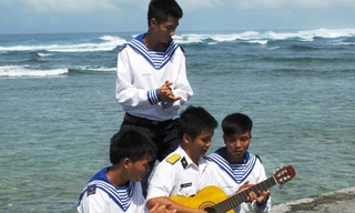 Đề nghị Hà Nội chăm lo gia đình những người lính biển