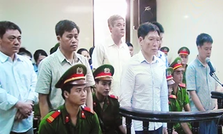  Dương Tự Trọng và các bị cáo tại tòa ngày 22/5