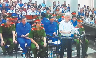 Bầu Kiên đọc đơn kêu oan trước toà 