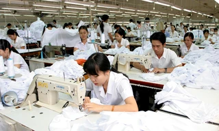 Ngành dệt may Việt Nam đang phải nhập từ 50-60% vật tư, nguyên phụ liệu từ Trung Quốc. Ảnh: Như ý