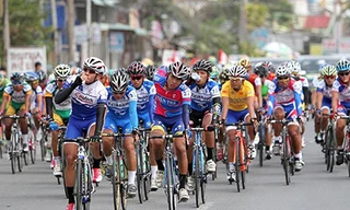 Áo vàng không đổi chủ