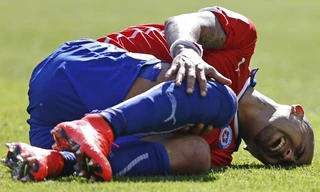 Vidal lại dính chấn thương