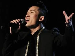 Ca sỹ Tùng Dương thể hiện ca khúc Nơi đảo xa