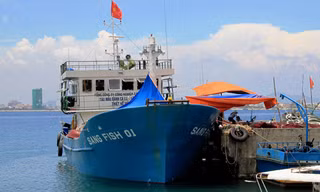 Tàu Sang Fish 01 về bờ sau 10 ngày đánh bắt vì liên tục gặp sự cố. Ảnh: Nguyễn Huy 