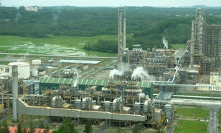 Khu vực trung tâm nhà máy lọc dầu Dung Quất. Ảnh:Trí Tín. 