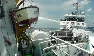 Tàu Trung Quốc đâm tàu chấp pháp Việt Nam