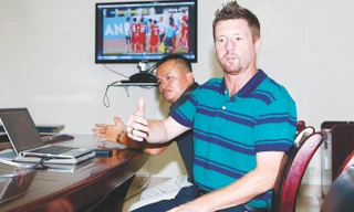 HLV CLB Hải Phòng Dylan Kerr cho rằng, VFF có hình thức kỷ luật không công bằng giữa cầu thủ Hải Phòng với Hà Nội T&T. Ảnh: VSI 