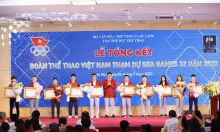 Trao Bằng khen của Thủ tướng Chính phủ tặng 196 VĐV đạt thành tích xuất sắc tại SEA Games 32