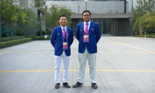 Ông Bạch Cường Khang (trái) được mời tham gia điều hành môn golf tại Asiad 19 