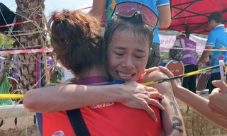 Phương Trinh bật khóc khi đổi màu huy chương SEA Games