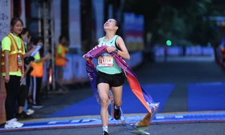 Lê Thị Tuyết chạy marathon phá kỷ lục quốc gia 
