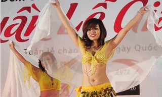 Vũ nữ bellydance 13 tuổi