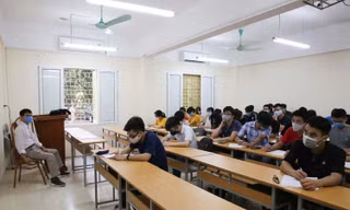TP.HCM nới dần giãn cách, sinh viên ĐH - CĐ có thể trở lại trường học trực tiếp chưa?