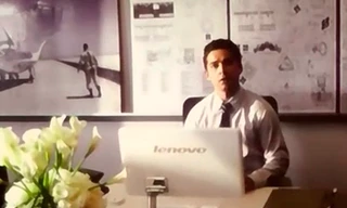 Một cảnh trong Transfomers 3 có thương hiệu Trung Quốc (Lenovo)