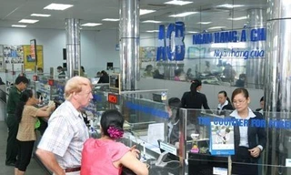 Lợi nhuận các ngân hàng giảm thê thảm hơn 40%